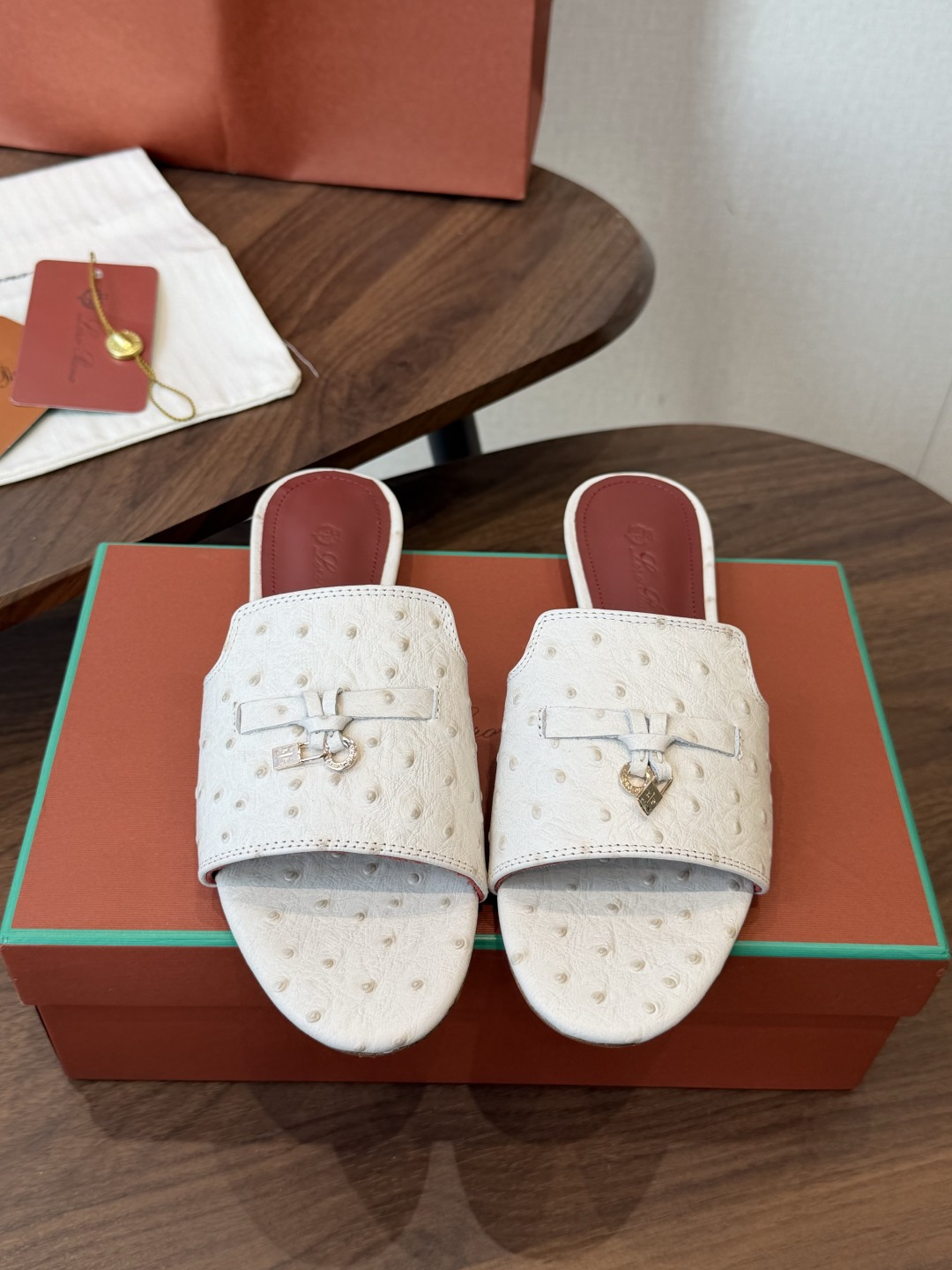Loro Pian* 26ss 春夏系列 lP顶级版本 原来这就是传说走两万步都不会累脚的凉鞋把颜值和脚
