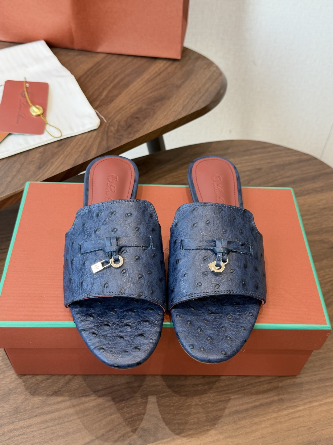 Loro Pian* 26ss 春夏系列 lP顶级版本 原来这就是传说走两万步都不会累脚的凉鞋把颜值和脚