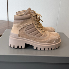 男款+20BALENCIAGA 巴黎世家 26ss 秋冬新款系带马丁靴复古擦色做旧松糕厚底短靴! 看着硬 男款+20BALENCIAGA 巴黎世家 26ss 秋冬新款系带马丁靴复古擦色做旧松糕厚底短靴! 看着硬