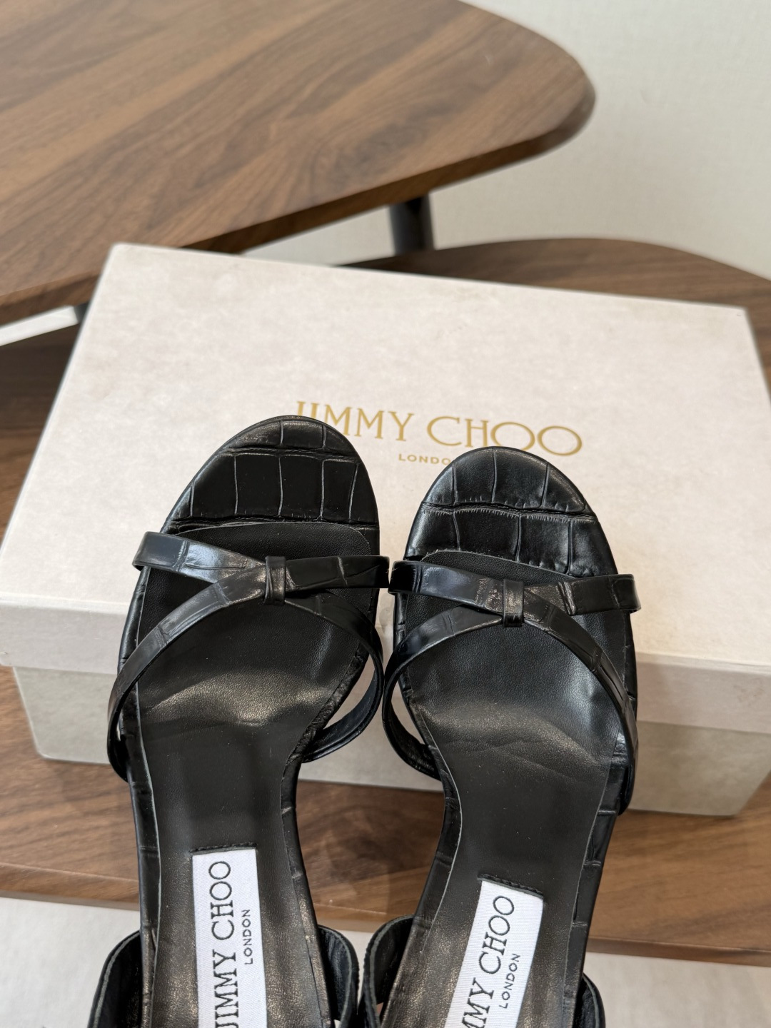 Jimmy Choo 26ss 春夏 系列JC新款 高跟拖鞋 凉鞋模糊鞋履与珠宝配饰之间的界线 鲜明 J