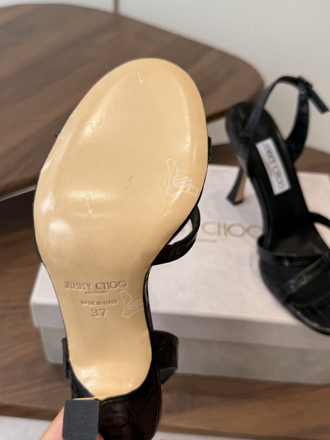 Jimmy Choo 26ss 春夏 系列JC新款 高跟拖鞋 凉鞋模糊鞋履与珠宝配饰之间的界线 鲜明 J