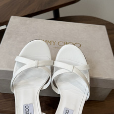 Jimmy Choo 26ss 春夏 系列JC新款 高跟拖鞋 凉鞋模糊鞋履与珠宝配饰之间的界线 鲜明 J Jimmy Choo 26ss 春夏 系列JC新款 高跟拖鞋 凉鞋模糊鞋履与珠宝配饰之间的界线 鲜明 J