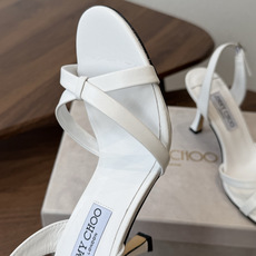 Jimmy Choo 26ss 春夏 系列JC新款 高跟拖鞋 凉鞋模糊鞋履与珠宝配饰之间的界线 鲜明 J Jimmy Choo 26ss 春夏 系列JC新款 高跟拖鞋 凉鞋模糊鞋履与珠宝配饰之间的界线 鲜明 J