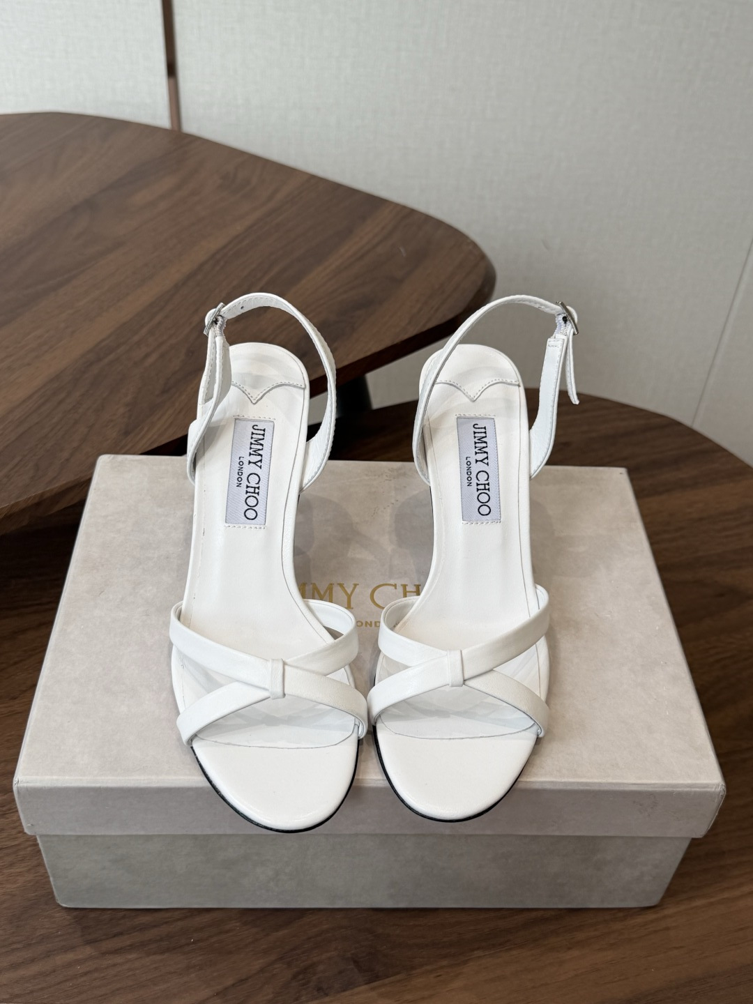 Jimmy Choo 26ss 春夏 系列JC新款 高跟拖鞋 凉鞋模糊鞋履与珠宝配饰之间的界线 鲜明 J