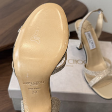 Jimmy Choo 26ss 春夏 系列JC新款 高跟拖鞋 凉鞋模糊鞋履与珠宝配饰之间的界线 鲜明 J Jimmy Choo 26ss 春夏 系列JC新款 高跟拖鞋 凉鞋模糊鞋履与珠宝配饰之间的界线 鲜明 J