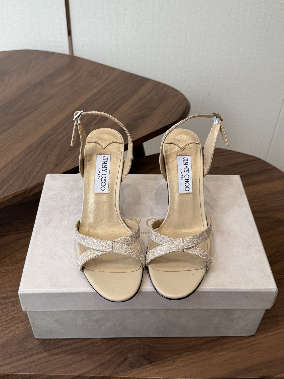 Jimmy Choo 26ss 春夏 系列JC新款 高跟拖鞋 凉鞋模糊鞋履与珠宝配饰之间的界线 鲜明 J