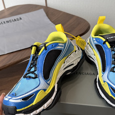 Balen&ciaga 新款情侣款老爹鞋对于热衷鞋文化的朋友们来说 必然知道这指的是巴黎世家了!把原有时 Balen&ciaga 新款情侣款老爹鞋对于热衷鞋文化的朋友们来说 必然知道这指的是巴黎世家了!把原有时