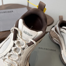 Balen&ciaga 新款情侣款老爹鞋对于热衷鞋文化的朋友们来说 必然知道这指的是巴黎世家了!把原有时 Balen&ciaga 新款情侣款老爹鞋对于热衷鞋文化的朋友们来说 必然知道这指的是巴黎世家了!把原有时