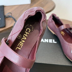 Chanel26ss夏季新款玛丽珍平底单鞋经典菱格纹皮革搭配标志性双C饰件,复古玛丽珍鞋型自带优雅滤镜, Chanel26ss夏季新款玛丽珍平底单鞋经典菱格纹皮革搭配标志性双C饰件,复古玛丽珍鞋型自带优雅滤镜,