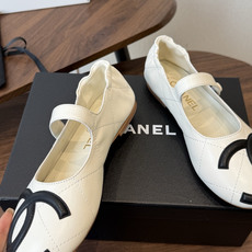 Chanel26ss夏季新款玛丽珍平底单鞋经典菱格纹皮革搭配标志性双C饰件,复古玛丽珍鞋型自带优雅滤镜, Chanel26ss夏季新款玛丽珍平底单鞋经典菱格纹皮革搭配标志性双C饰件,复古玛丽珍鞋型自带优雅滤镜,