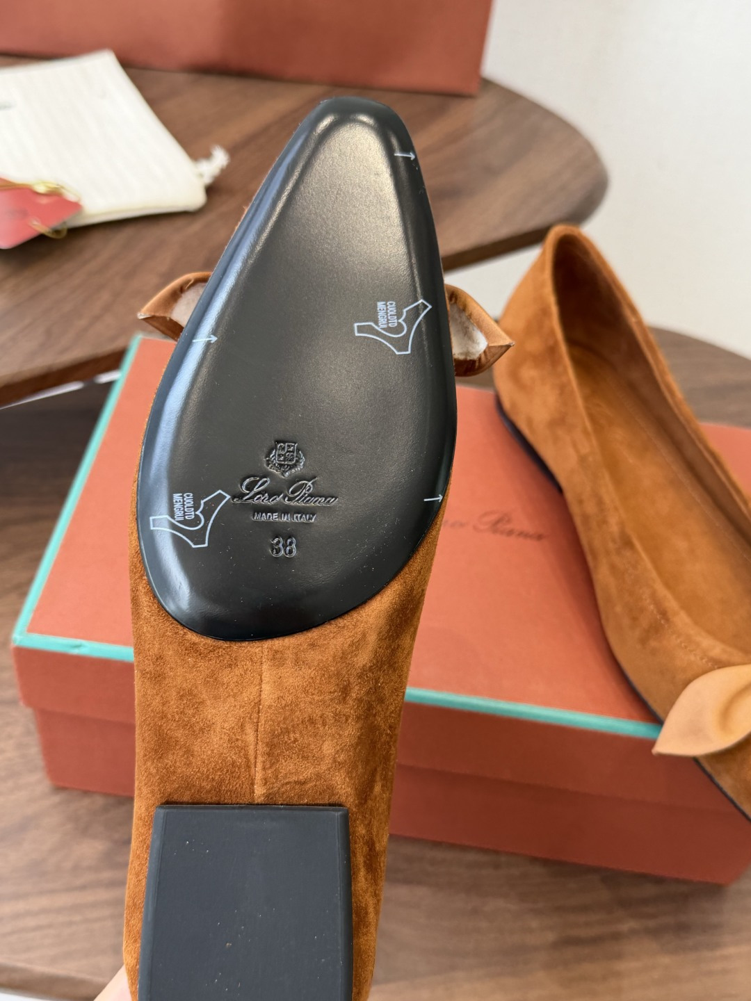 Loro Piana/ LP  春夏新款 经典绝美 复古平底单鞋 极简主义风格，复古又级！ 简约又大气，