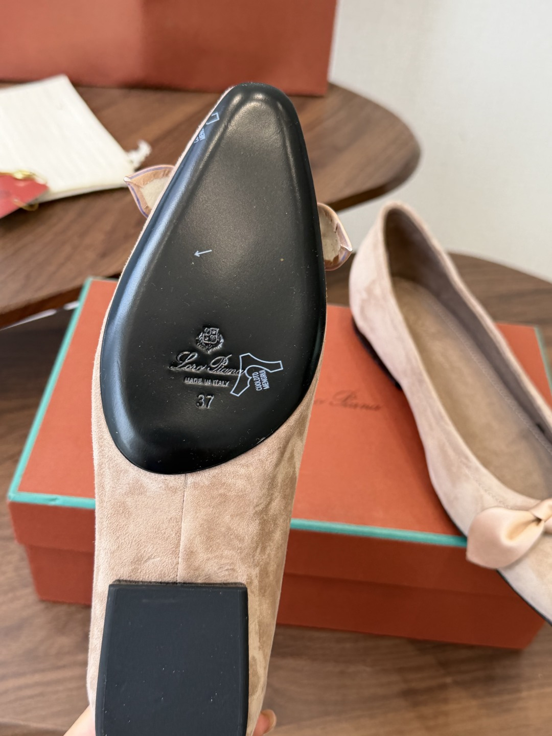 Loro Piana/ LP  春夏新款 经典绝美 复古平底单鞋 极简主义风格，复古又级！ 简约又大气，