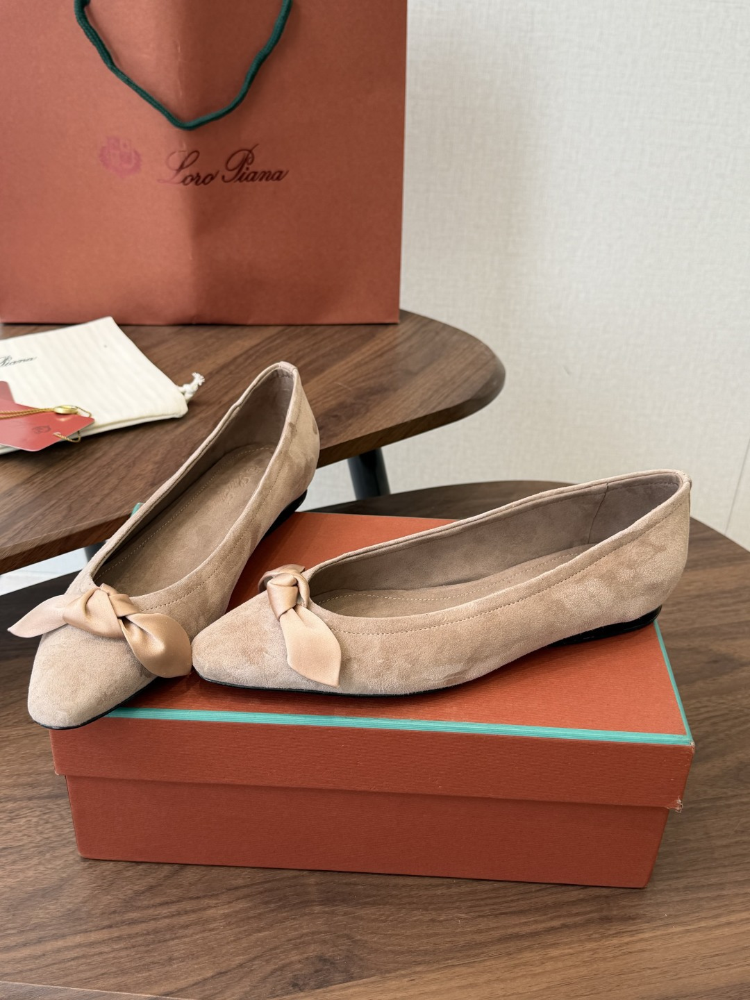 Loro Piana/ LP  春夏新款 经典绝美 复古平底单鞋 极简主义风格，复古又级！ 简约又大气，