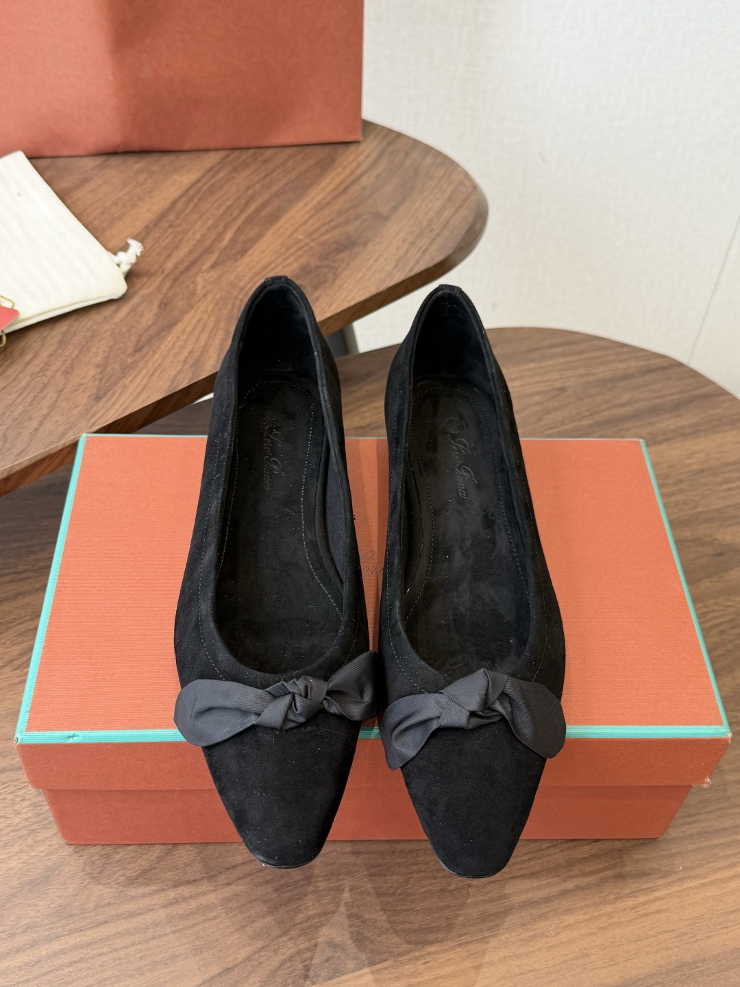 Loro Piana/ LP  春夏新款 经典绝美 复古平底单鞋 极简主义风格，复古又级！ 简约又大气，