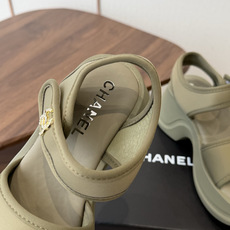 Chanel26ss 爆款设计厚底凉鞋爆真的是很耐看越看越喜欢!矮个子宝宝的福音直接拉长身材比例!!鞋身 Chanel26ss 爆款设计厚底凉鞋爆真的是很耐看越看越喜欢!矮个子宝宝的福音直接拉长身材比例!!鞋身