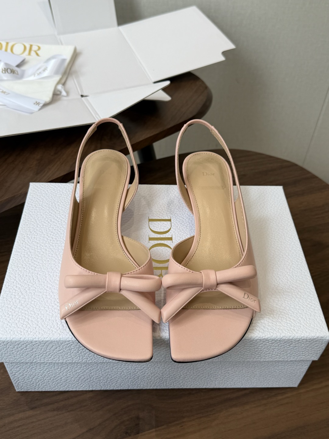 莞产迪奥 Dior 26ss 新色 新元素MISS DIOR 春夏新款方头蝴蝶结拖鞋刺绣、丝绸元素 方头