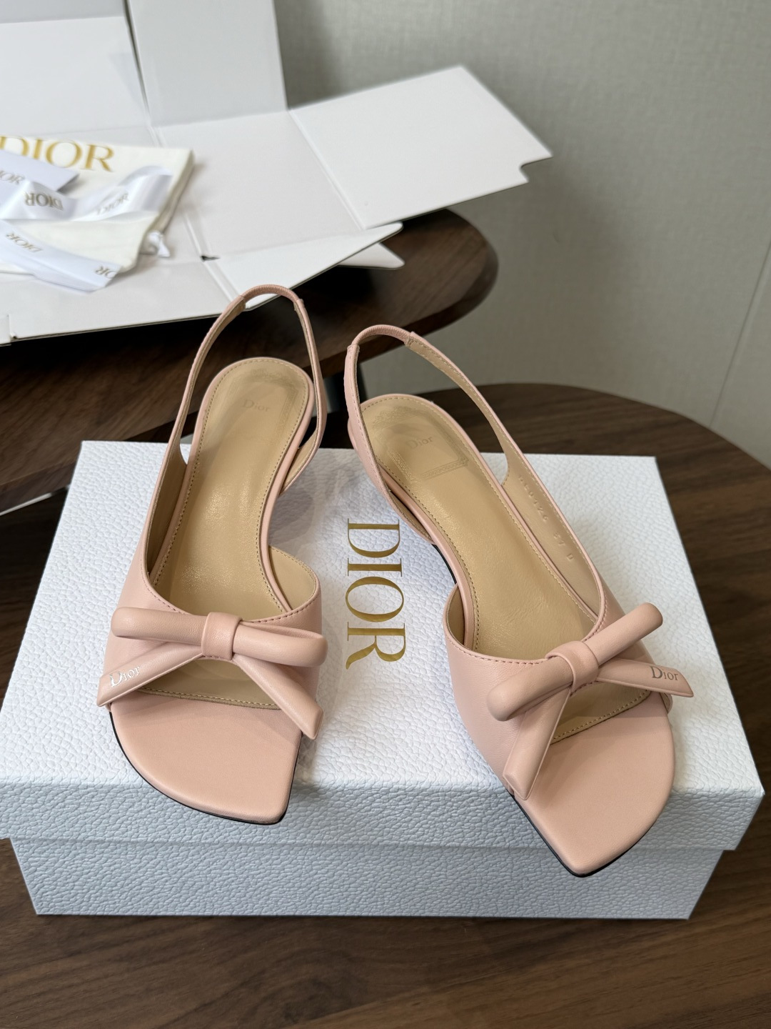 莞产迪奥 Dior 26ss 新色 新元素MISS DIOR 春夏新款方头蝴蝶结拖鞋刺绣、丝绸元素 方头