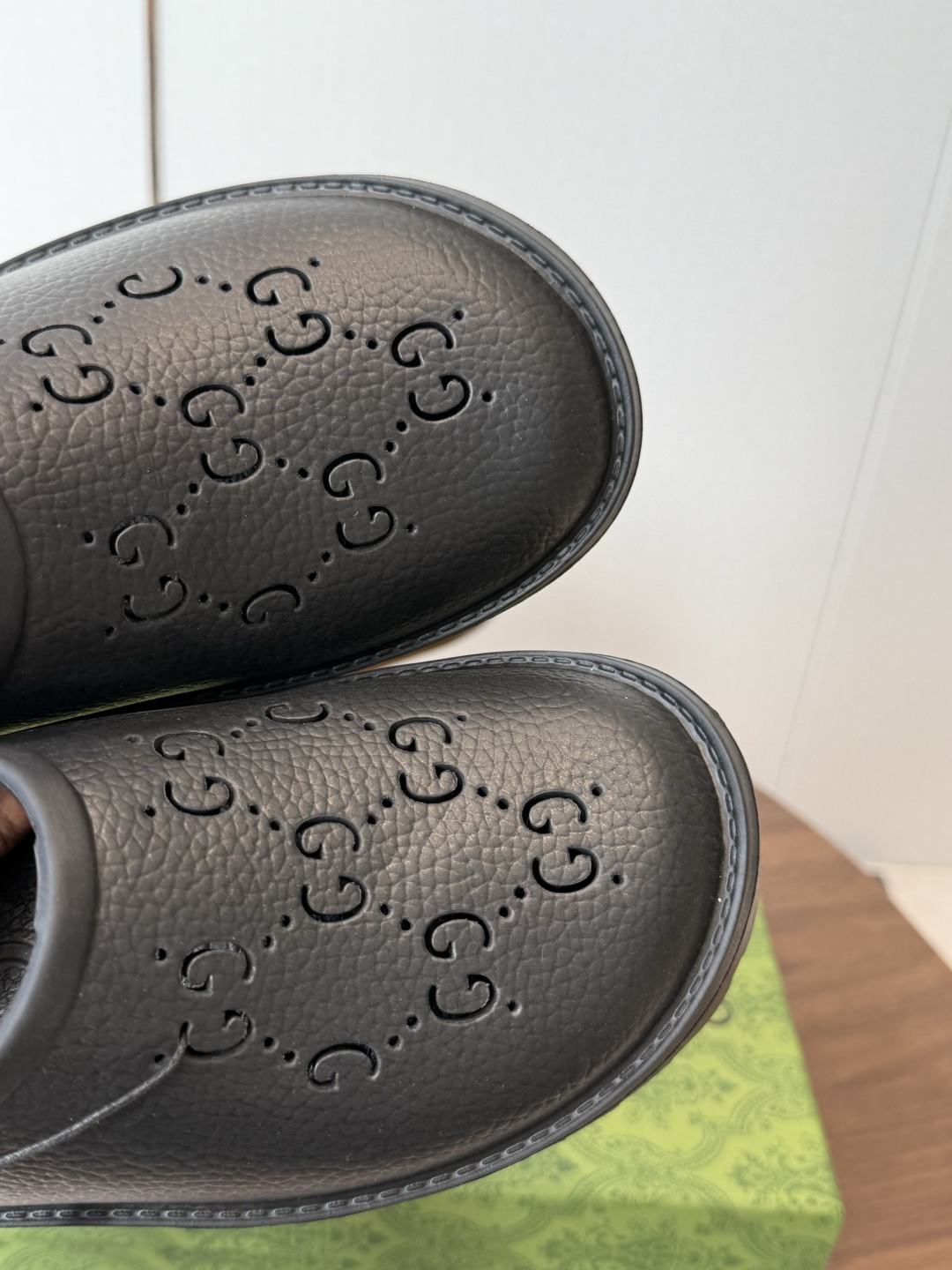 Gucci 古驰26 ss 春夏爆款松糕凉拖系列… GUCCI松糕半拖，摇摇防滑厚底2026夏季新款黑马