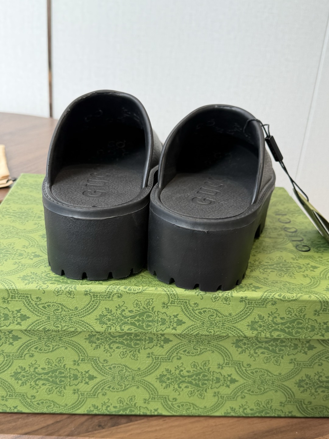 Gucci 古驰26 ss 春夏爆款松糕凉拖系列… GUCCI松糕半拖，摇摇防滑厚底2026夏季新款黑马