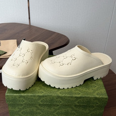 Gucci 古驰26 ss 春夏爆款松糕凉拖系列… GUCCI松糕半拖,摇摇防滑厚底2026夏季新款黑马 Gucci 古驰26 ss 春夏爆款松糕凉拖系列… GUCCI松糕半拖,摇摇防滑厚底2026夏季新款黑马