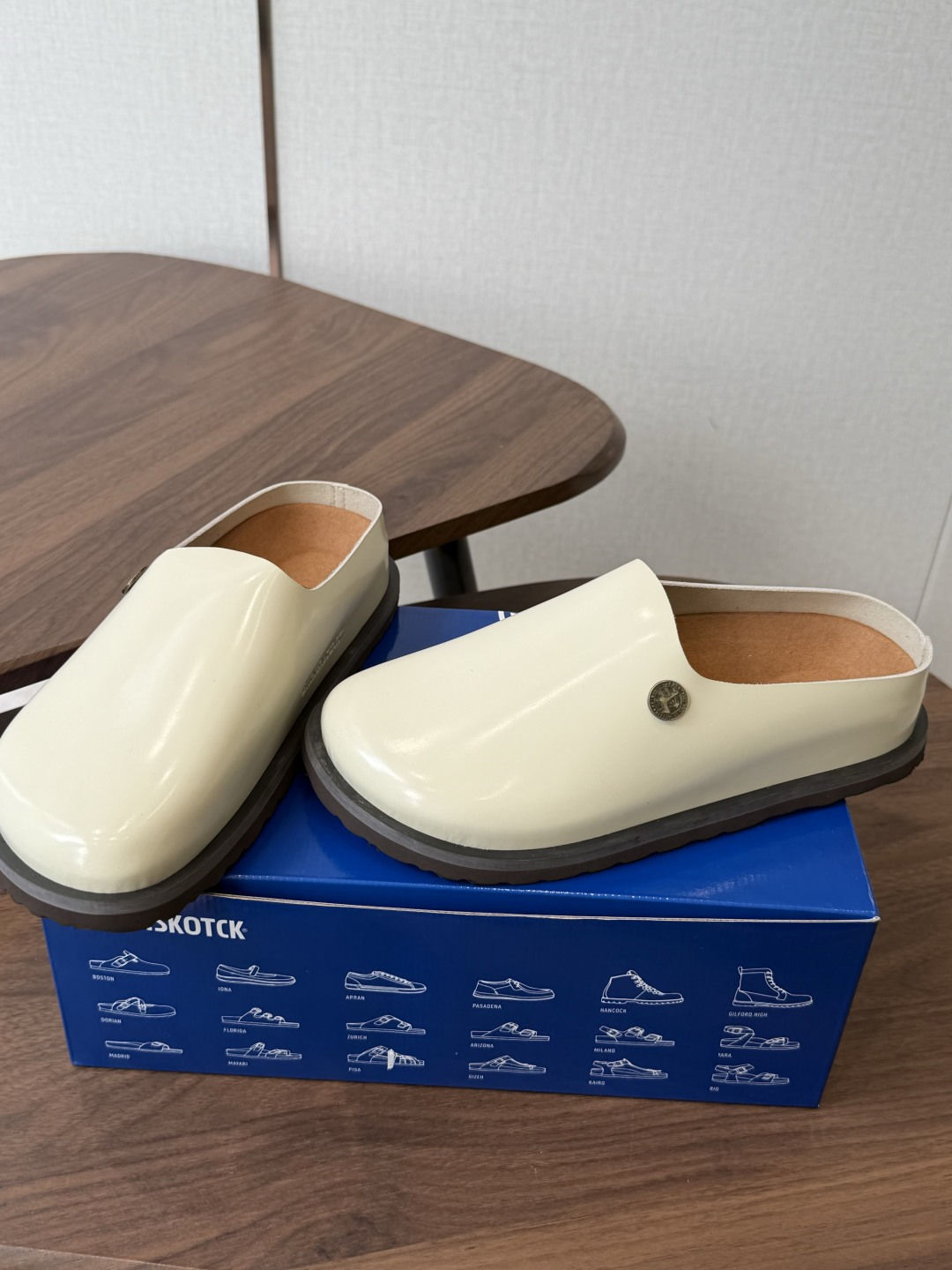 Birkenstock 26ss 新款 勃肯 情侣款 包头拖 这个品牌刚出我就心动了代购找很久才买到货, Birkenstock 26ss 新款 勃肯 情侣款 包头拖 这个品牌刚出我就心动了代购找很久才买到货,