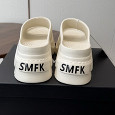 Smfk 26ss 小众潮牌爆款没计感浮雕一字厚底拖鞋爆真的是很耐看越看越喜欢!矮个子宝宝的福音直接拉 Smfk 26ss 小众潮牌爆款没计感浮雕一字厚底拖鞋爆真的是很耐看越看越喜欢!矮个子宝宝的福音直接拉