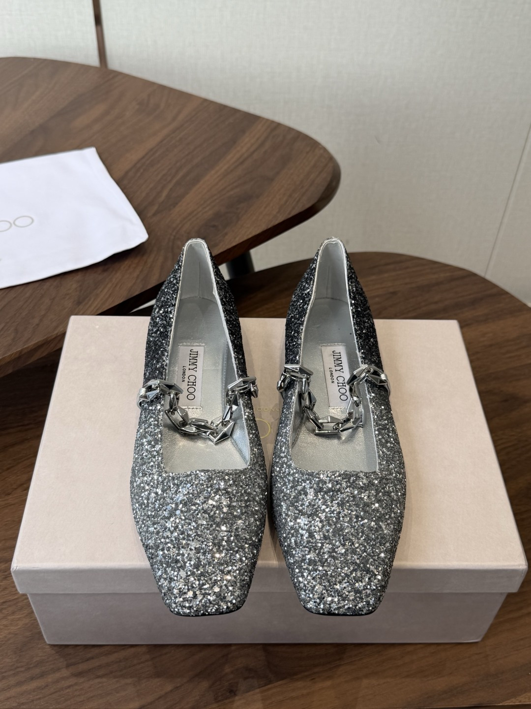 莞产Jimmy Choo 方头单鞋 高品质颜值单品推荐，贸易公司订单同步专柜 主打精致  舒适度休闲  