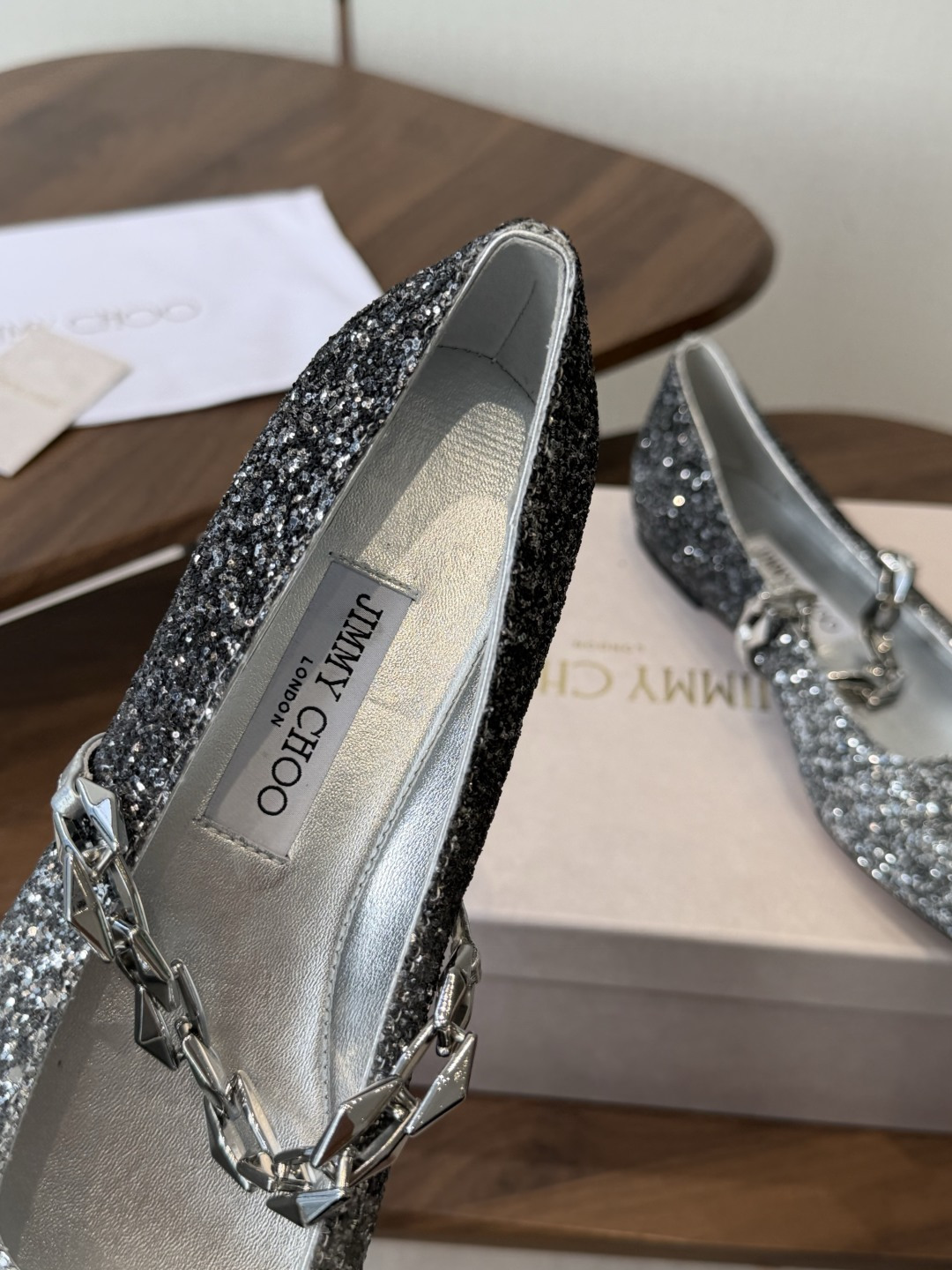 莞产Jimmy Choo 方头单鞋 高品质颜值单品推荐,贸易公司订单同步专柜 主打精致 舒适度休闲 莞产Jimmy Choo 方头单鞋 高品质颜值单品推荐,贸易公司订单同步专柜 主打精致 舒适度休闲