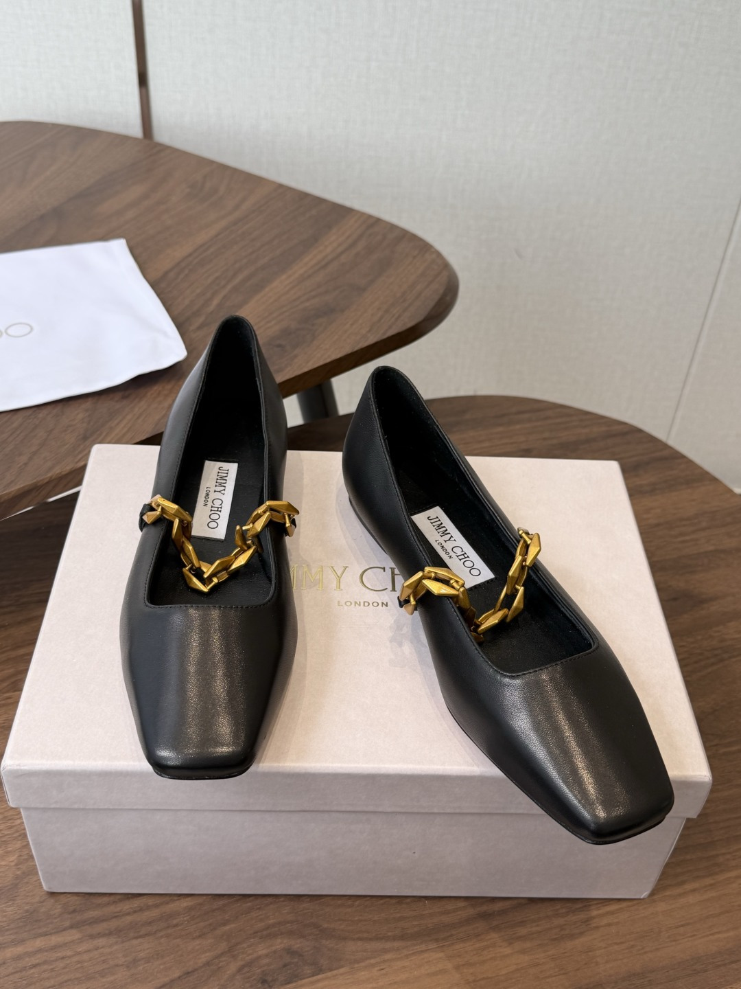 莞产Jimmy Choo 方头单鞋 高品质颜值单品推荐,贸易公司订单同步专柜 主打精致 舒适度休闲 莞产Jimmy Choo 方头单鞋 高品质颜值单品推荐,贸易公司订单同步专柜 主打精致 舒适度休闲