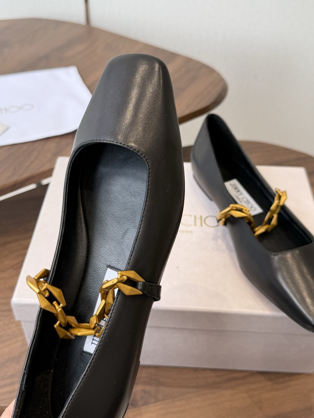 莞产Jimmy Choo 方头单鞋 高品质颜值单品推荐,贸易公司订单同步专柜 主打精致 舒适度休闲 莞产Jimmy Choo 方头单鞋 高品质颜值单品推荐,贸易公司订单同步专柜 主打精致 舒适度休闲