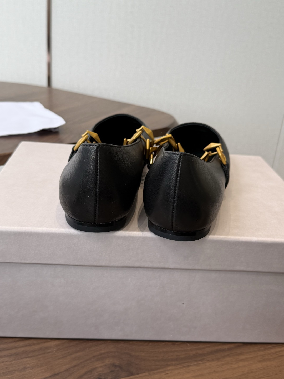 莞产Jimmy Choo 方头单鞋 高品质颜值单品推荐,贸易公司订单同步专柜 主打精致 舒适度休闲 莞产Jimmy Choo 方头单鞋 高品质颜值单品推荐,贸易公司订单同步专柜 主打精致 舒适度休闲