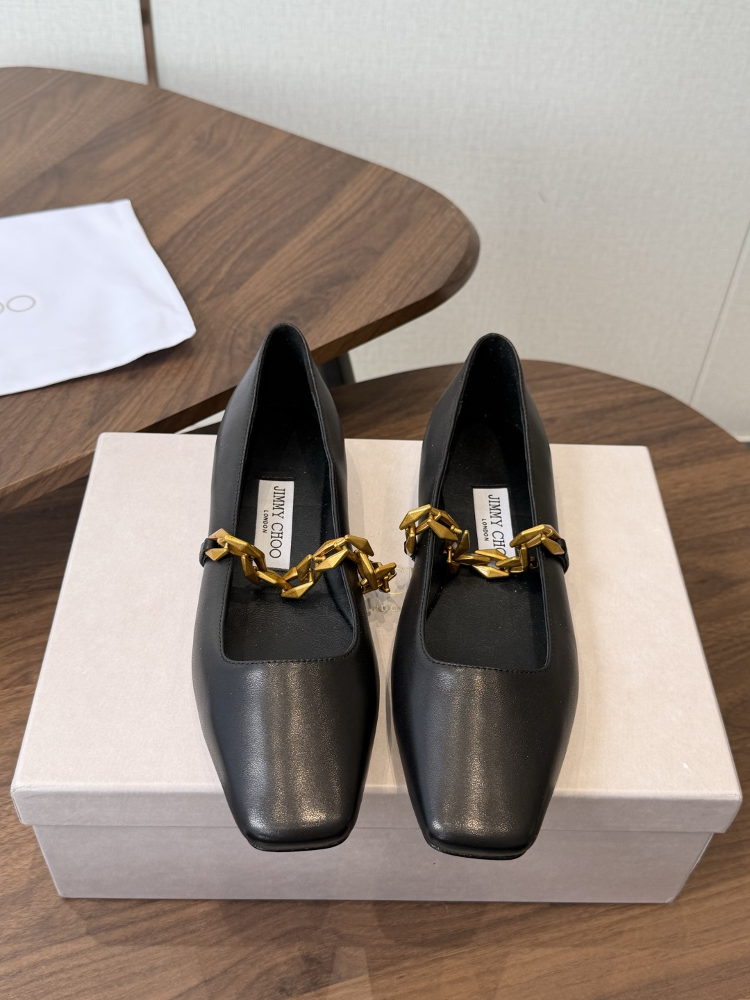 莞产Jimmy Choo 方头单鞋 高品质颜值单品推荐，贸易公司订单同步专柜 主打精致  舒适度休闲  