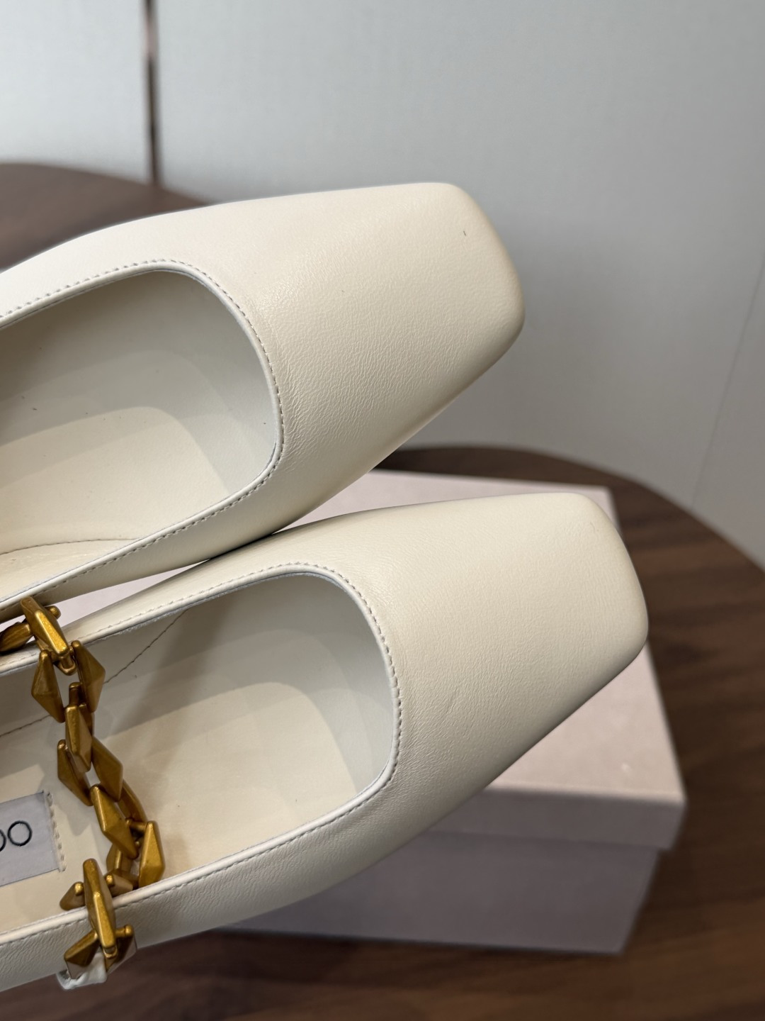 莞产Jimmy Choo 方头单鞋 高品质颜值单品推荐,贸易公司订单同步专柜 主打精致 舒适度休闲 莞产Jimmy Choo 方头单鞋 高品质颜值单品推荐,贸易公司订单同步专柜 主打精致 舒适度休闲