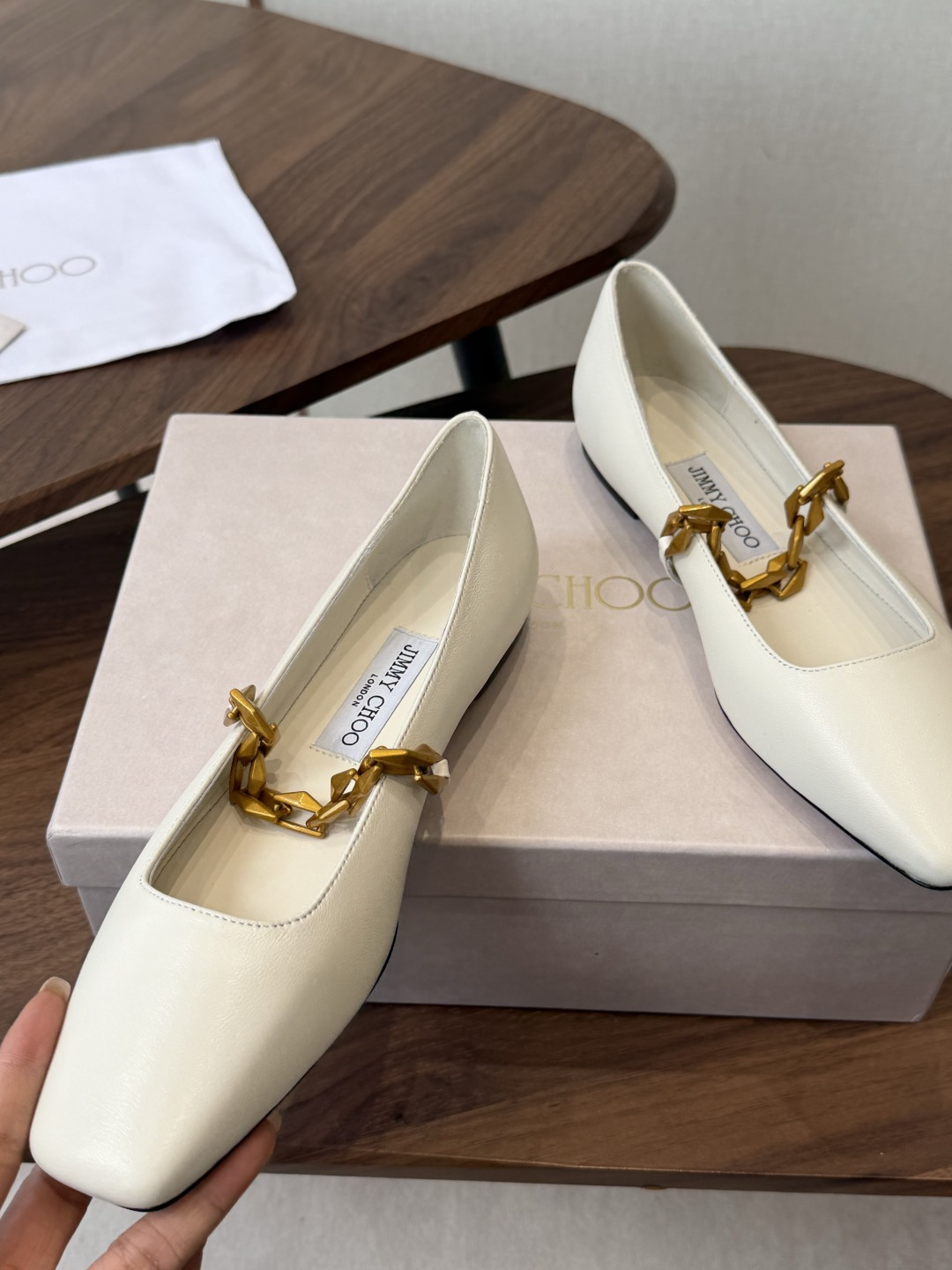 莞产Jimmy Choo 方头单鞋 高品质颜值单品推荐,贸易公司订单同步专柜 主打精致 舒适度休闲 莞产Jimmy Choo 方头单鞋 高品质颜值单品推荐,贸易公司订单同步专柜 主打精致 舒适度休闲