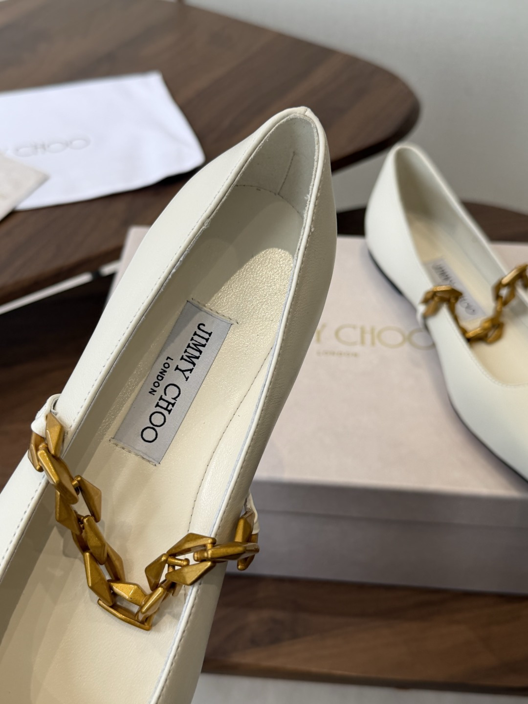 莞产Jimmy Choo 方头单鞋 高品质颜值单品推荐,贸易公司订单同步专柜 主打精致 舒适度休闲 莞产Jimmy Choo 方头单鞋 高品质颜值单品推荐,贸易公司订单同步专柜 主打精致 舒适度休闲