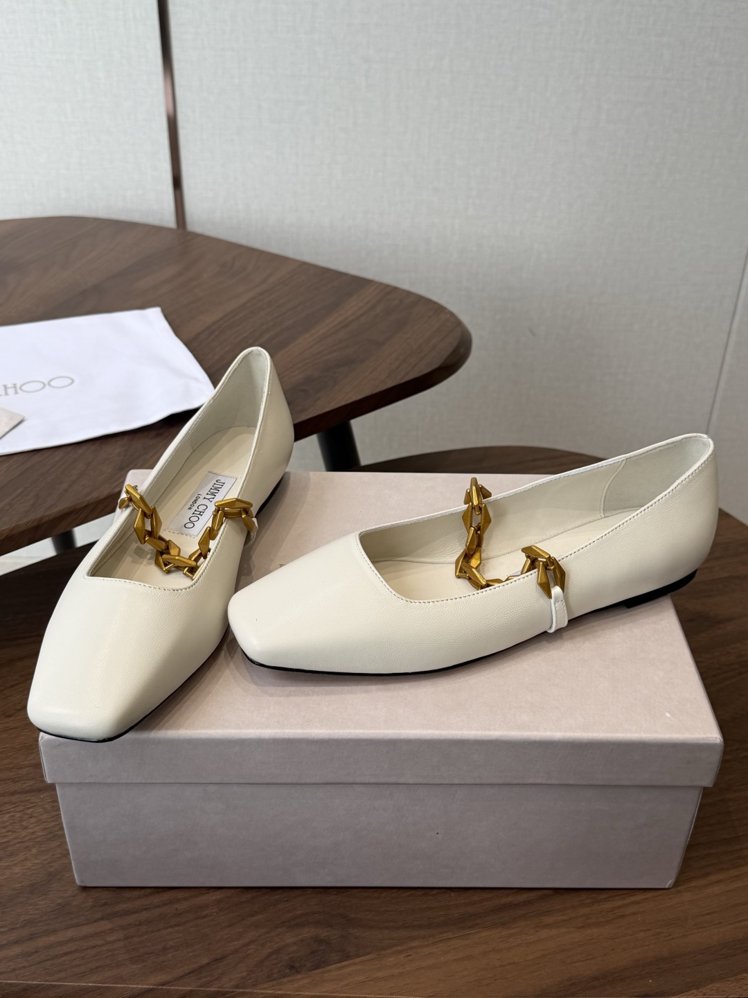 莞产Jimmy Choo 方头单鞋 高品质颜值单品推荐,贸易公司订单同步专柜 主打精致 舒适度休闲 莞产Jimmy Choo 方头单鞋 高品质颜值单品推荐,贸易公司订单同步专柜 主打精致 舒适度休闲