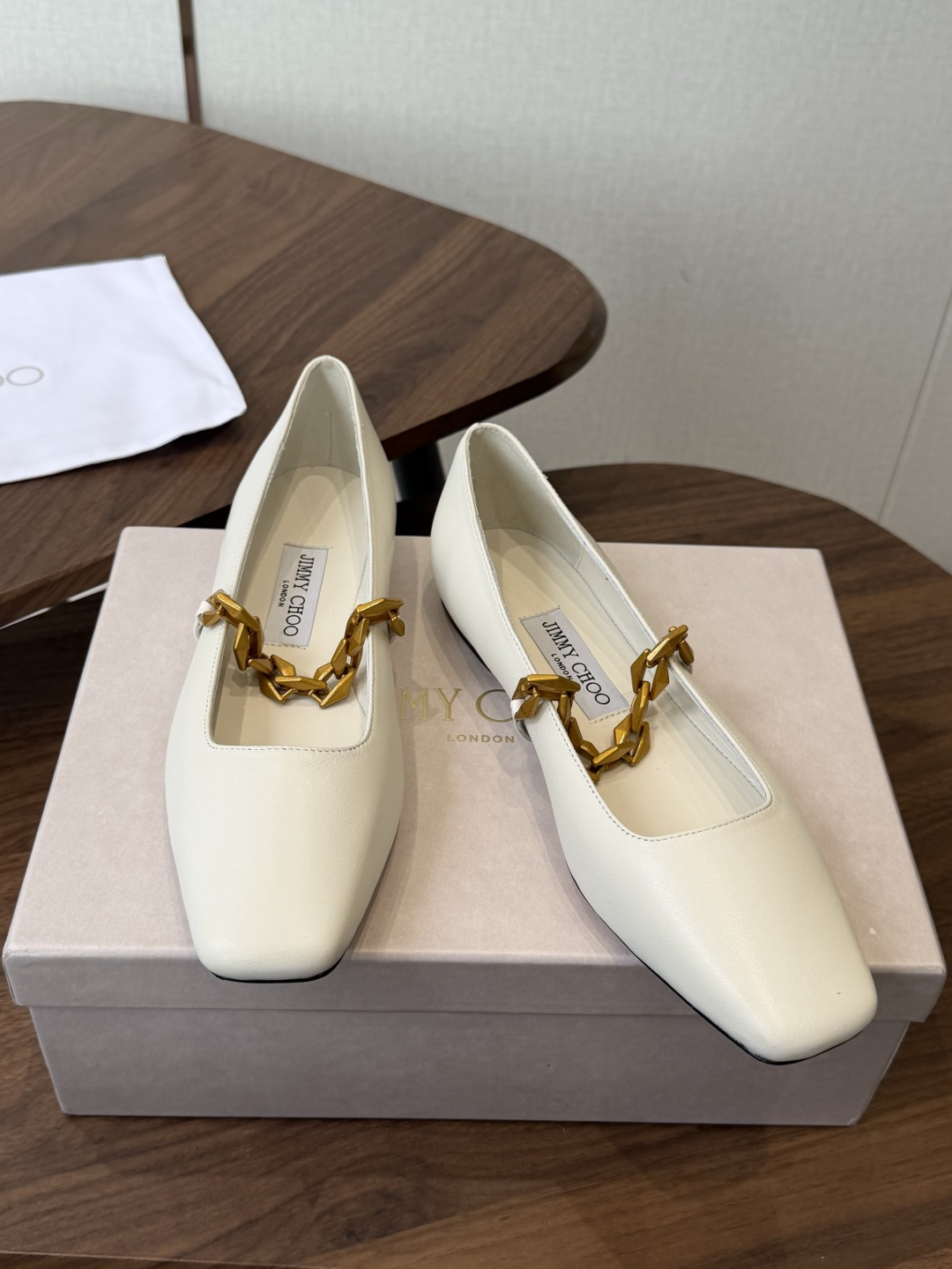 莞产Jimmy Choo 方头单鞋 高品质颜值单品推荐,贸易公司订单同步专柜 主打精致 舒适度休闲 莞产Jimmy Choo 方头单鞋 高品质颜值单品推荐,贸易公司订单同步专柜 主打精致 舒适度休闲