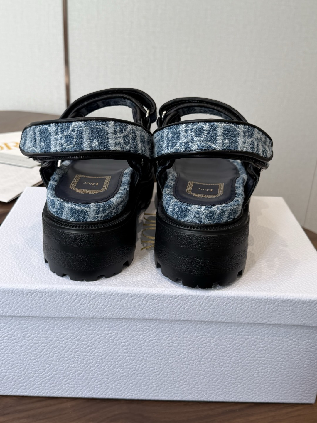 Dior 夏季爆款 魔术贴拖鞋 凉鞋 GO原版复刻 高端定制  超耐看超百搭款 上脚非常舒适 超好穿 比
