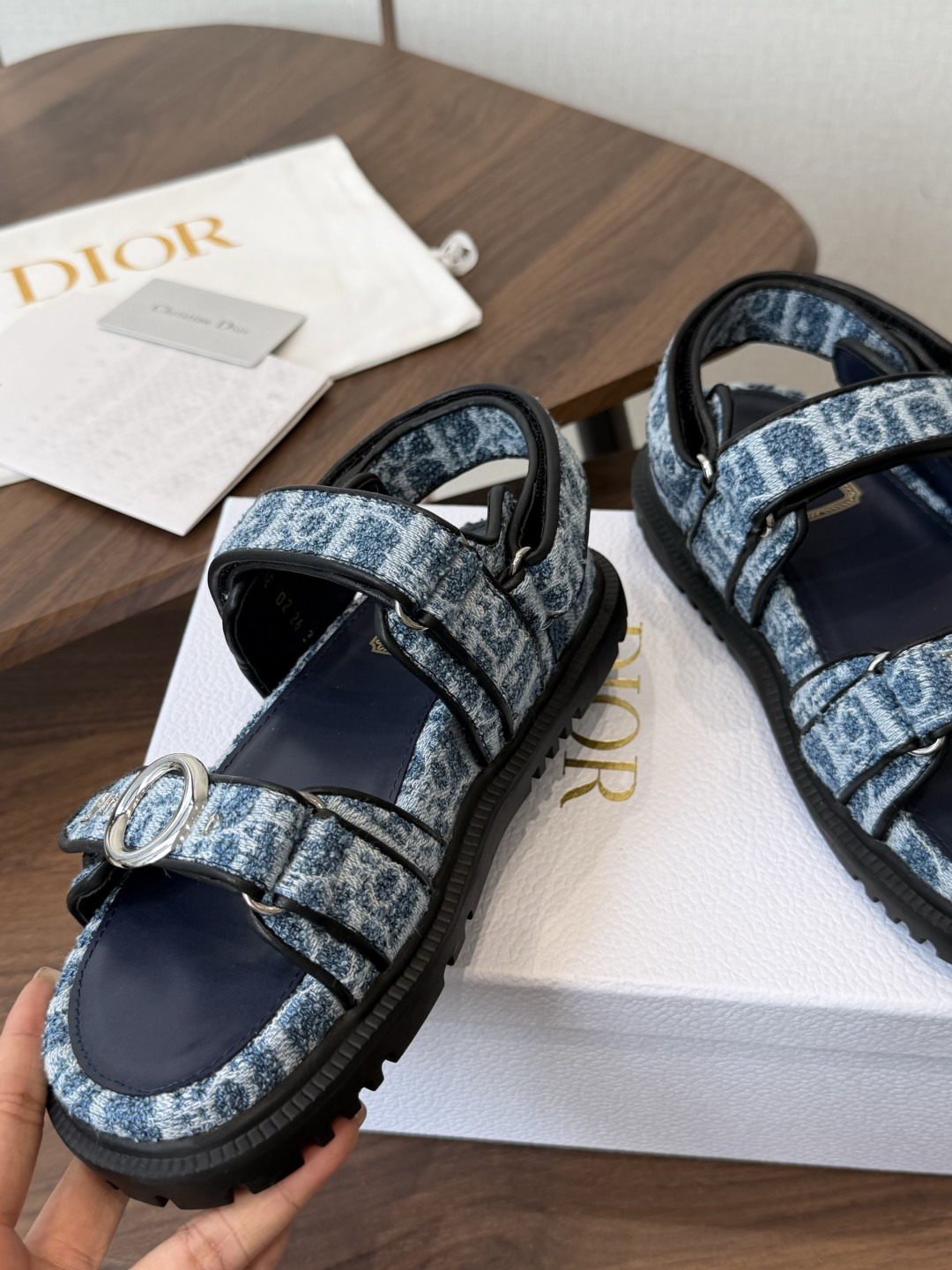 Dior 夏季爆款 魔术贴拖鞋 凉鞋 GO原版复刻 高端定制  超耐看超百搭款 上脚非常舒适 超好穿 比