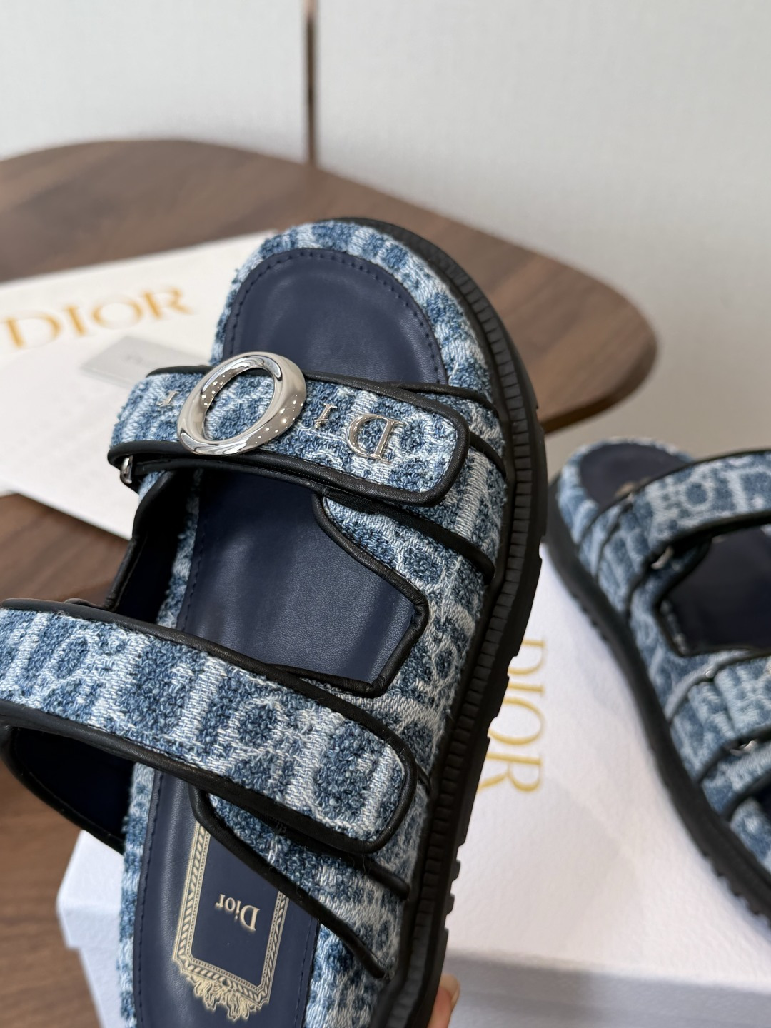 Dior 夏季爆款 魔术贴拖鞋 凉鞋 GO原版复刻 高端定制  超耐看超百搭款 上脚非常舒适 超好穿 比