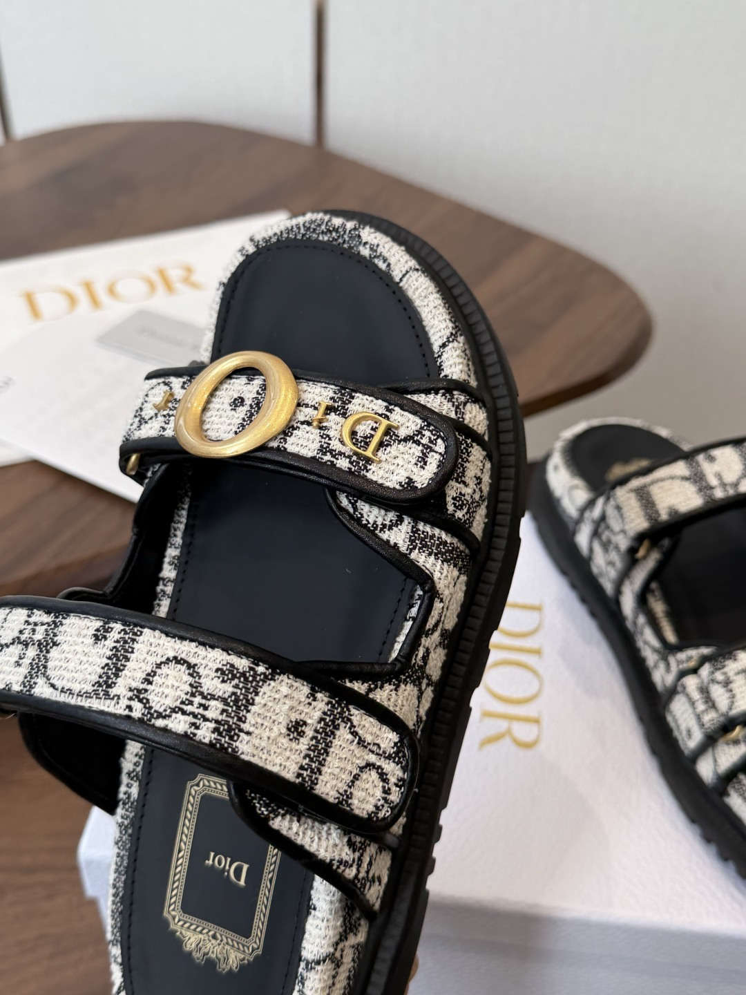 Dior 夏季爆款 魔术贴拖鞋 凉鞋 GO原版复刻 高端定制  超耐看超百搭款 上脚非常舒适 超好穿 比