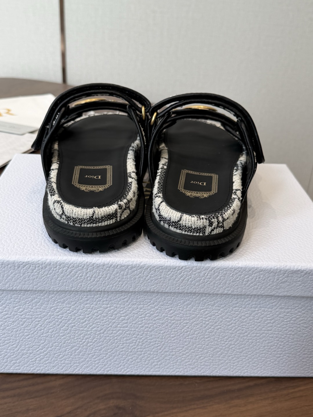 Dior 夏季爆款 魔术贴拖鞋 凉鞋 GO原版复刻 高端定制  超耐看超百搭款 上脚非常舒适 超好穿 比