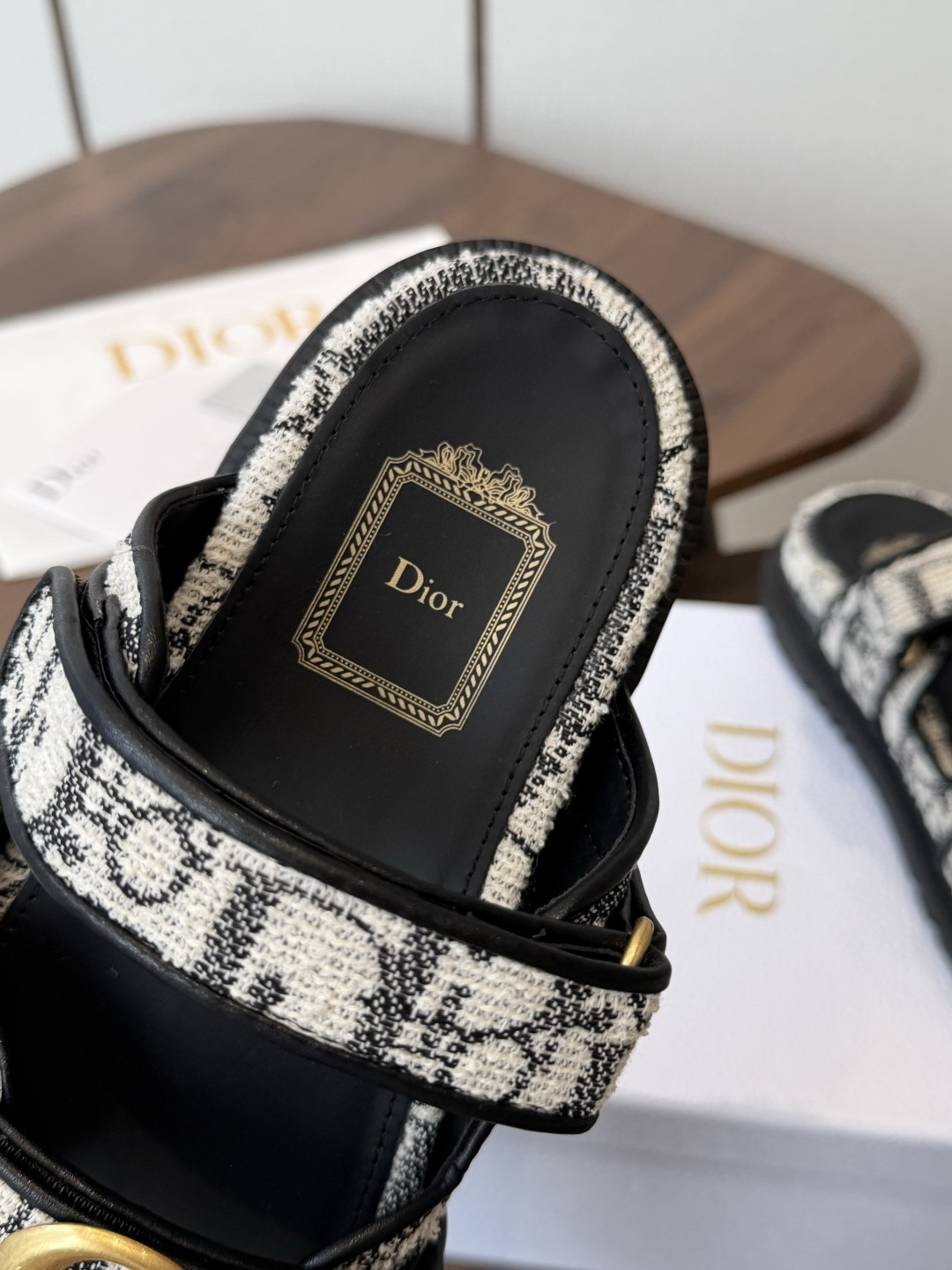 Dior 夏季爆款 魔术贴拖鞋 凉鞋 GO原版复刻 高端定制  超耐看超百搭款 上脚非常舒适 超好穿 比