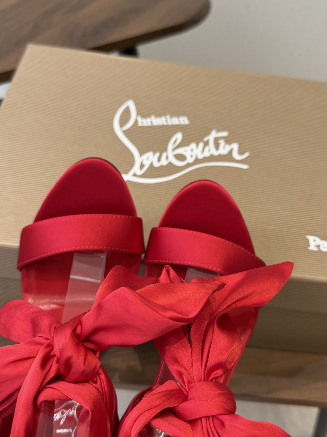 Christian Louboutin 春夏新款时装走秀芭蕾蝴蝶结高跟单鞋 CL红底永远的YYDS 𝐶ℎ Christian Louboutin 春夏新款时装走秀芭蕾蝴蝶结高跟单鞋 CL红底永远的YYDS 𝐶ℎ