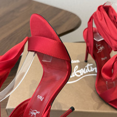 Christian Louboutin 春夏新款时装走秀芭蕾蝴蝶结高跟单鞋 CL红底永远的YYDS 𝐶ℎ Christian Louboutin 春夏新款时装走秀芭蕾蝴蝶结高跟单鞋 CL红底永远的YYDS 𝐶ℎ