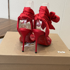 Christian Louboutin 春夏新款时装走秀芭蕾蝴蝶结高跟单鞋 CL红底永远的YYDS 𝐶ℎ Christian Louboutin 春夏新款时装走秀芭蕾蝴蝶结高跟单鞋 CL红底永远的YYDS 𝐶ℎ