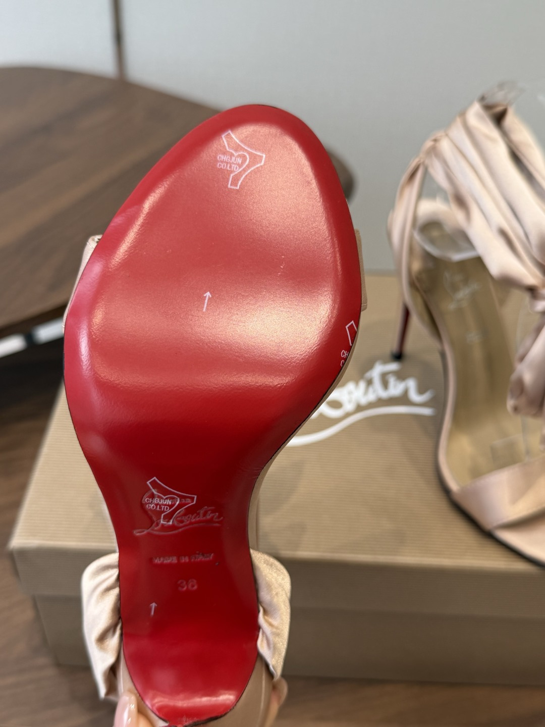 Christian Louboutin 春夏新款时装走秀芭蕾蝴蝶结高跟单鞋 CL红底永远的YYDS 𝐶ℎ