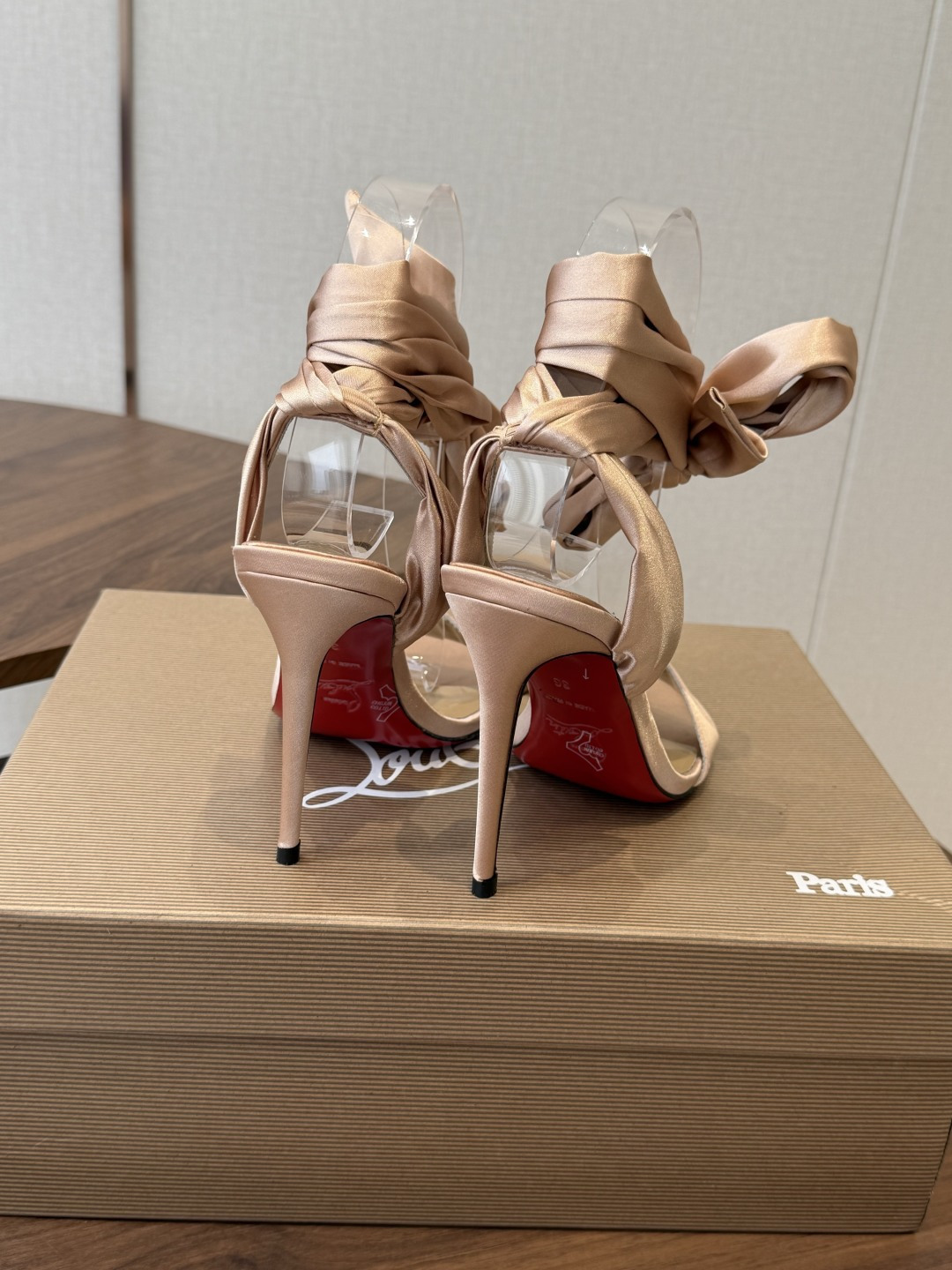 Christian Louboutin 春夏新款时装走秀芭蕾蝴蝶结高跟单鞋 CL红底永远的YYDS 𝐶ℎ
