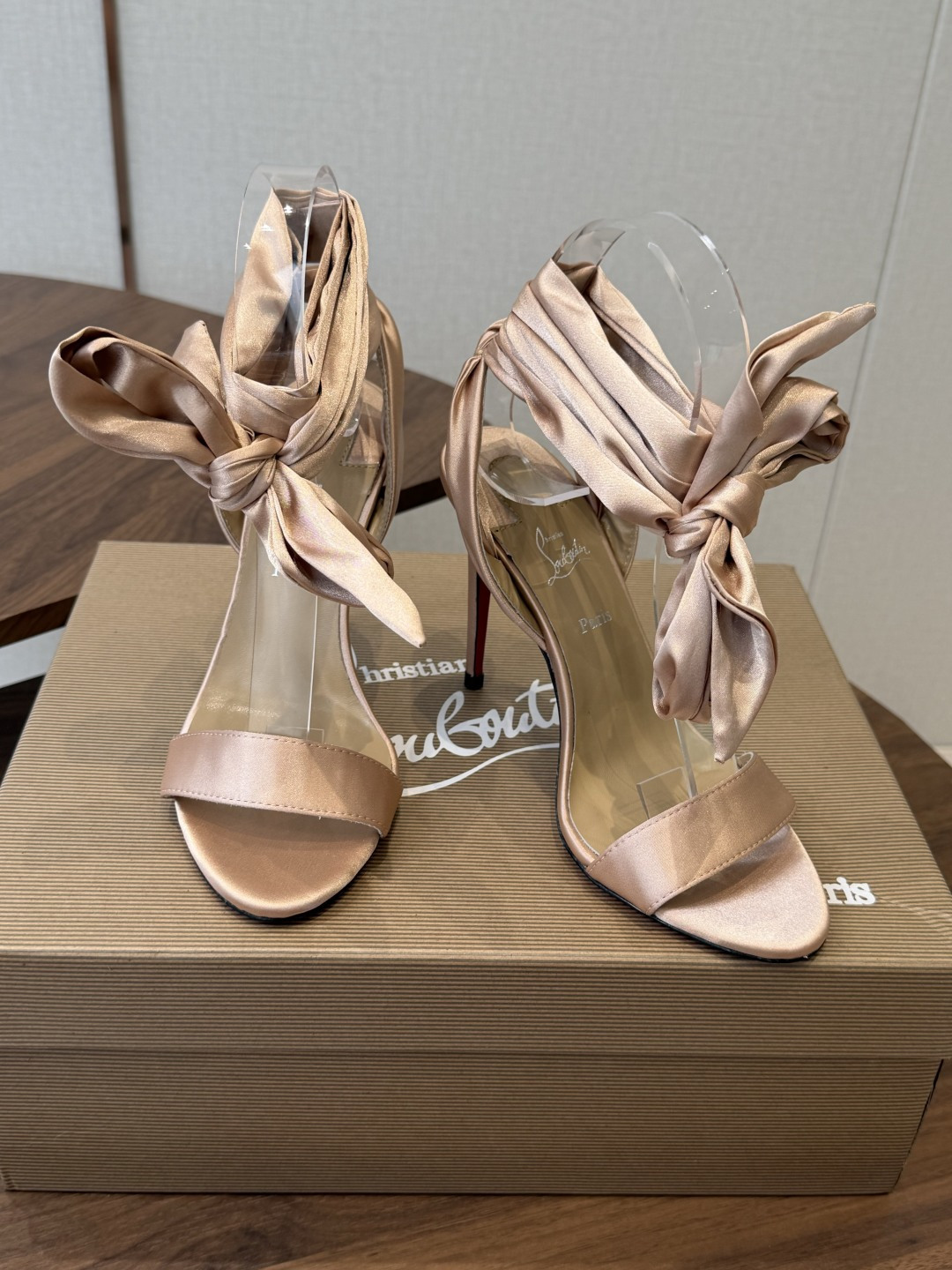 Christian Louboutin 春夏新款时装走秀芭蕾蝴蝶结高跟单鞋 CL红底永远的YYDS 𝐶ℎ