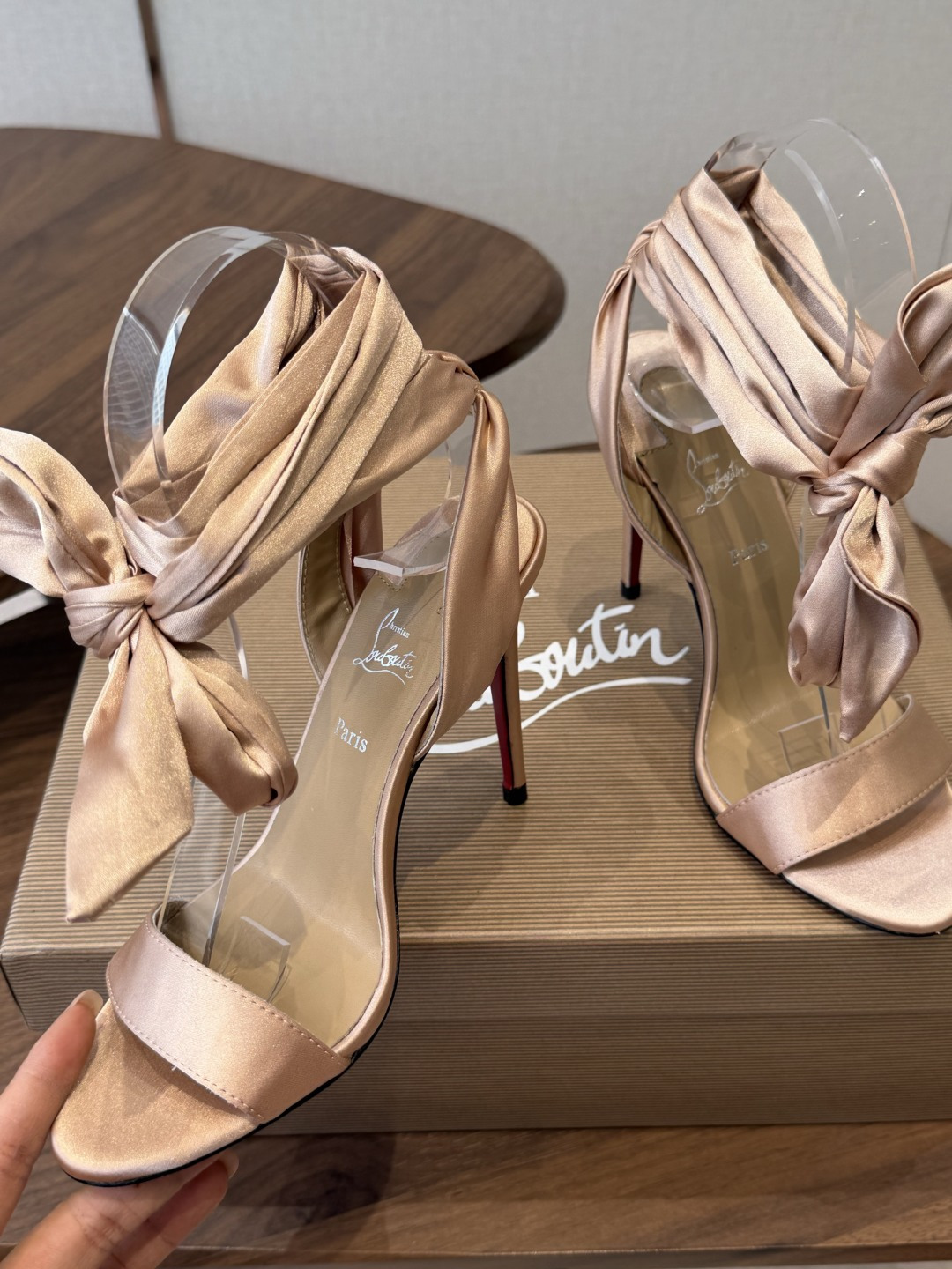 Christian Louboutin 春夏新款时装走秀芭蕾蝴蝶结高跟单鞋 CL红底永远的YYDS 𝐶ℎ